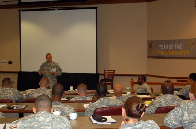 CSM Stiteler addresses station and company leaders at Jacksonville Battalion Station Commander Training