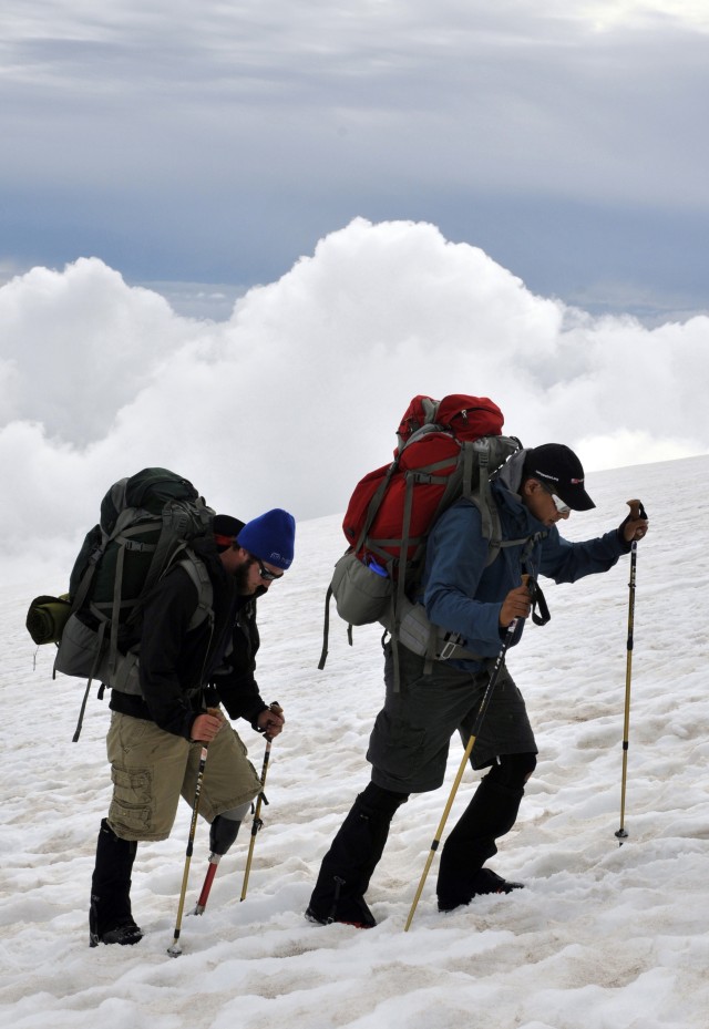 Wounded war heroes summit Mount Rainier