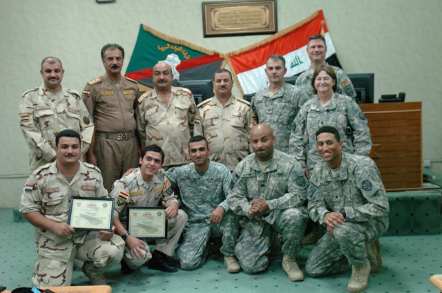 Iraqi Soldiers graduate public affairs course
