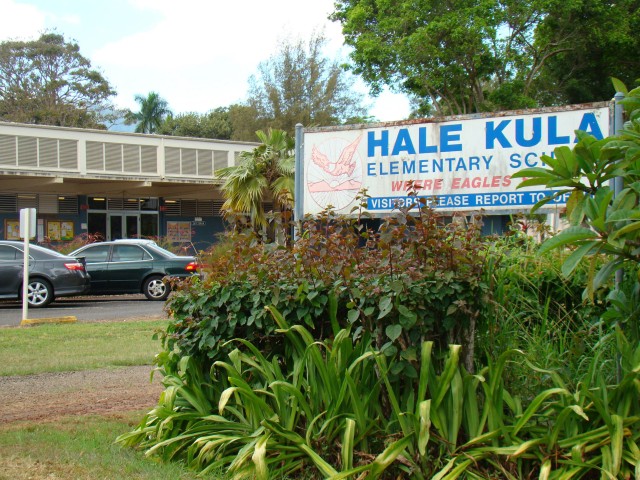 Hale Kula students reconnect via Facebook