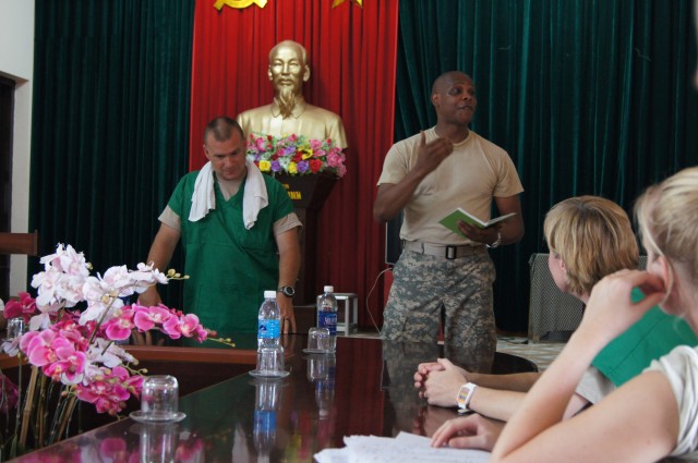 Army nurse speaks during biliateral military outreach mission
