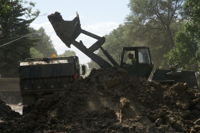 Fresh Minnesota Soldiers, Airmen assost with Minot Flood recovery mission