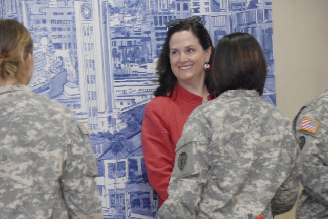 Ms. Hammack meets with Soldiers in Hawaii