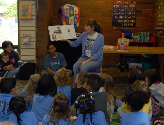 JBLM Children Enjoy Mid-Summer Night’s Read.
