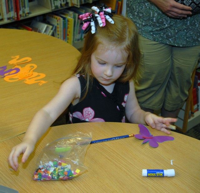 JBLM Children Enjoy Mid-Summer Night’s Read