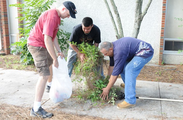 Soldiers lend helping hand at area school