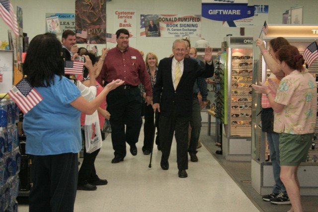 Rumsfeld visits Mountain Post