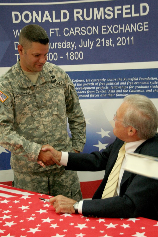 Rumsfeld visits Mountain Post
