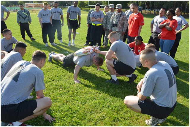 Soldiers Support Local Commissary