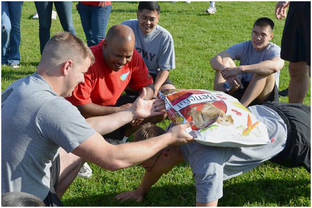 Soldiers Support Local Commissary
