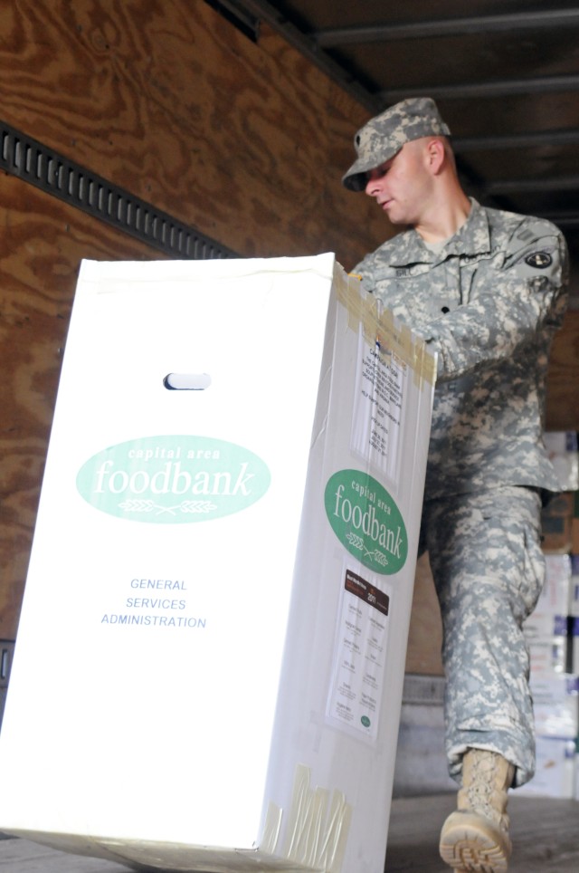 Old Guard Soldiers help Feds Feed Families