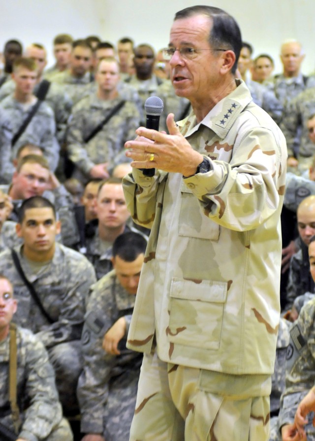 Mullen visits Fort Hood troops in Iraq