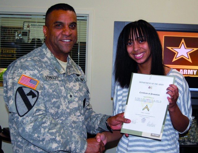 BG Roberts promotes Future Soldier