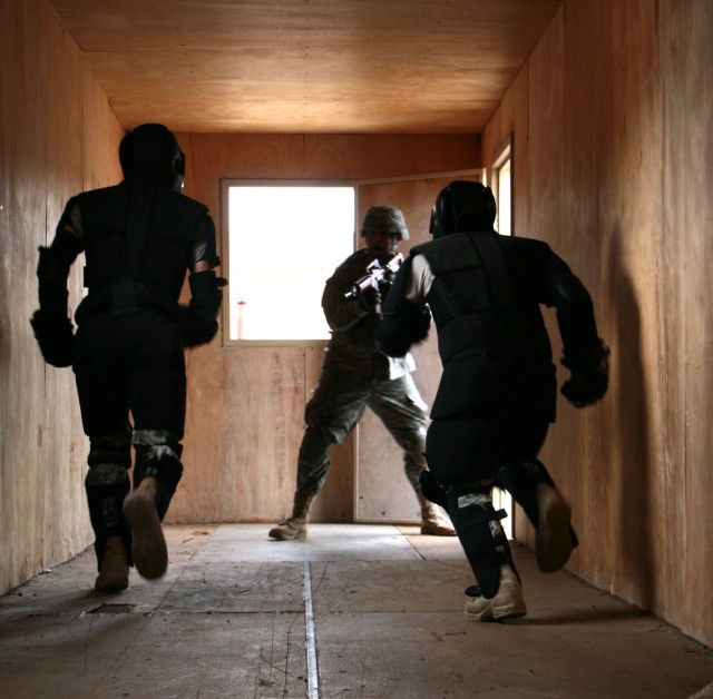 Soldiers train in Modern Army Combatives