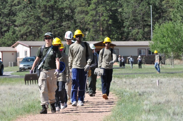 Carson teens ‘dig it’