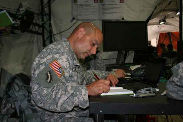 Hurricane Response Exercise Tests 42nd Division Command Post