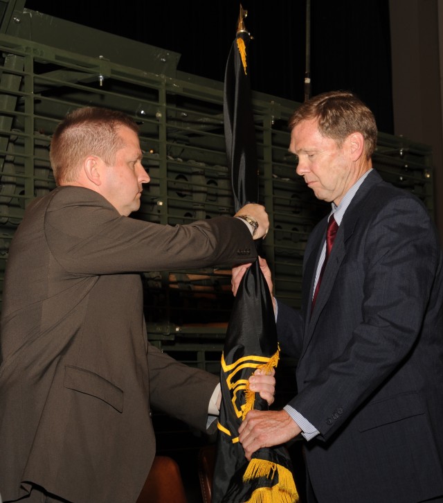 Scott Davis presents the SBCT flag to David Dopp