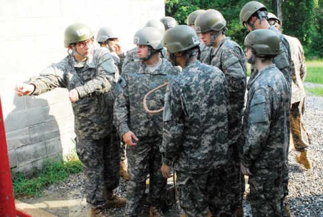 Infantry Soldiers tackle Leadership Reaction Course