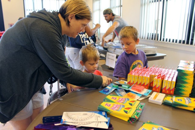Operation Homefront gives military keiki free backpacks full of school supplies