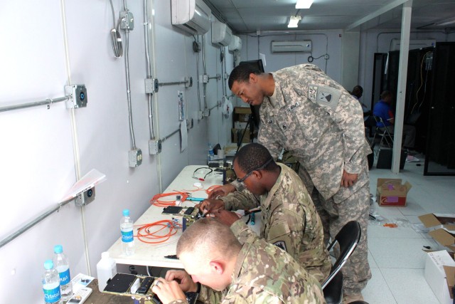 “Cable Dawgs” splice fiber optics to keep battlefield linked