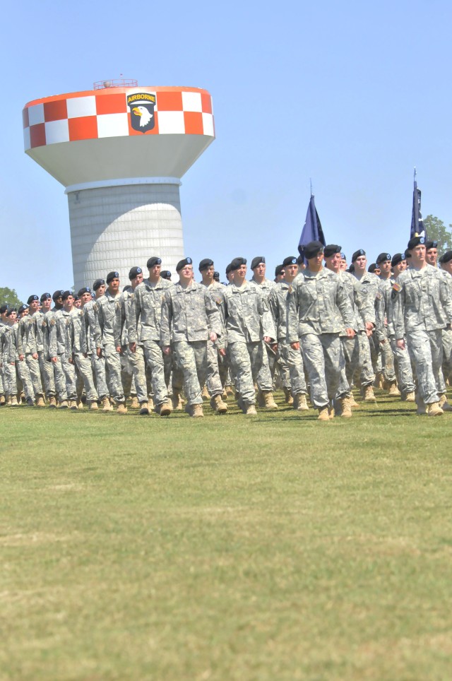 Fort Campbell community witnesses 101st Airborne Division change of command