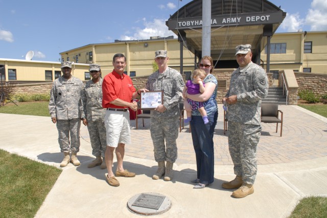 Soldier's assistance to thousands earns Warfighter of Quarter award