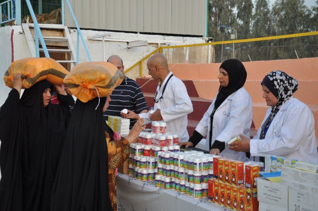 Humanitarian aid handed out in Iraq