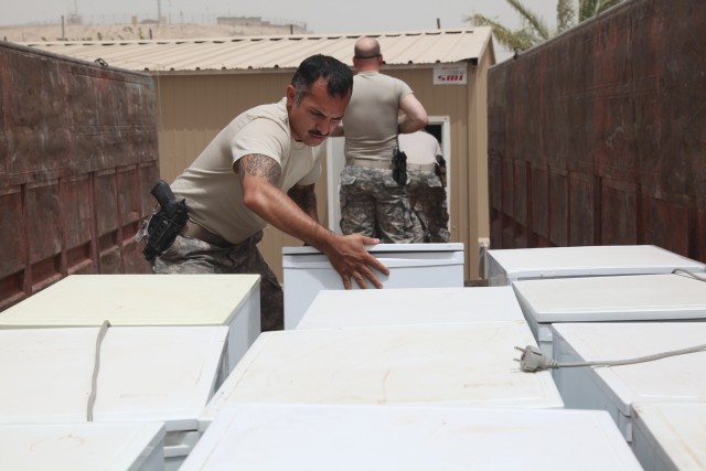 Baghdad-based Soldiers donate goods to local families in need