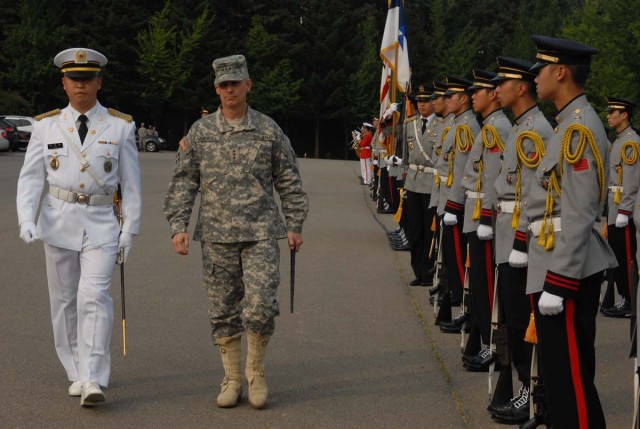 III Corps commanding general presented with honorary baton