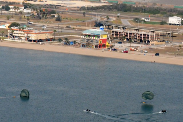 Special Forces practice water operations in Gulf of Mexico joint exercise