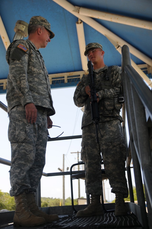 New York Army National Guard MPs at Guantanamo Bay 