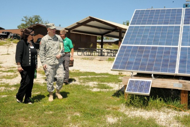 Hammack's visit focuses on Fort Leonard Wood's energy saving technology