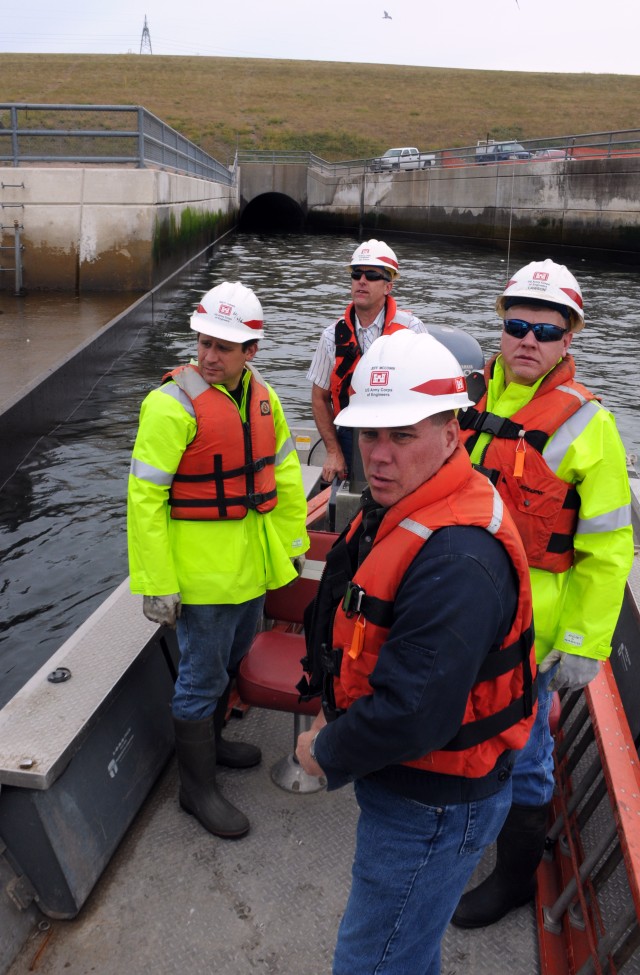 Corps inspects outlet tunnel gates at Oahe Dam