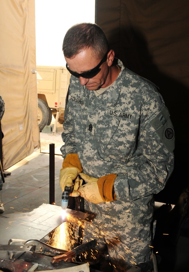 Third Army CSM visits troops in Qatar
