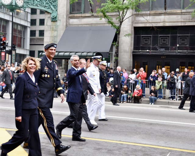 Gen. Odierno in Chicago 2011 Memorial Day parade