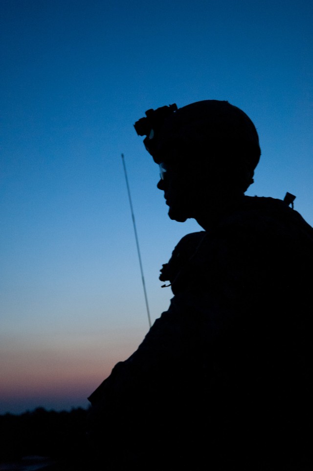 Paratroopers Integrate Artillery, Air Assets