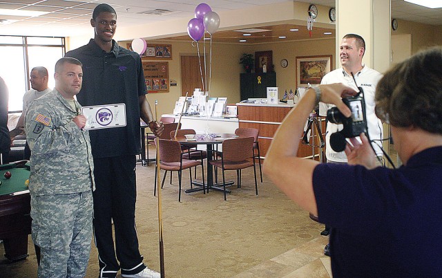 K-State men's basketball team visits Fort Riley WTB