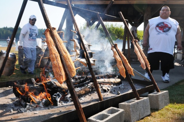 Chehalis tribe members prepare fresh Salmon for Servicemembers