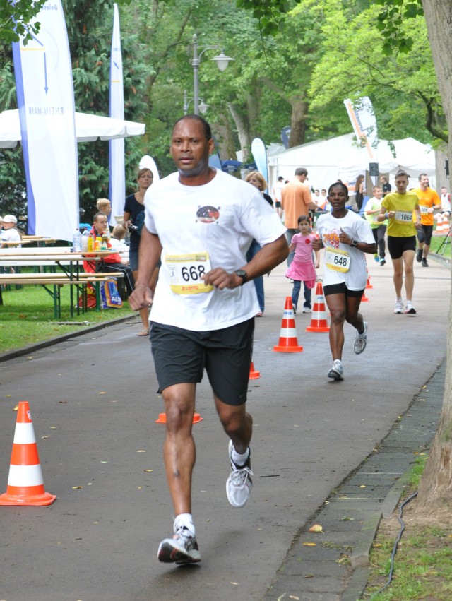 Military community athlets run 25 hours for charity, friendship