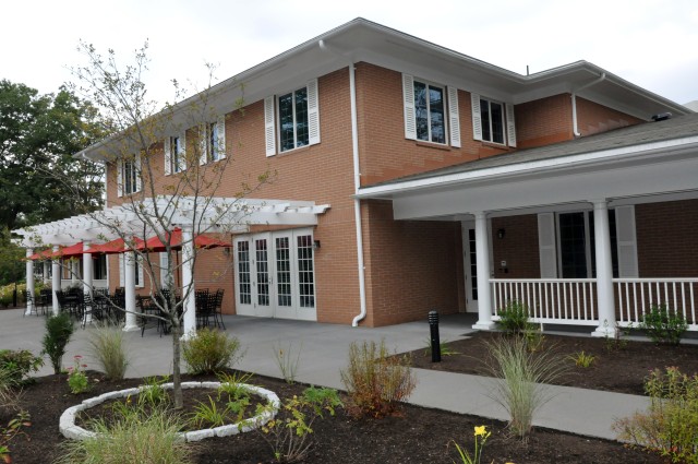 NSSC commander visits Fisher House