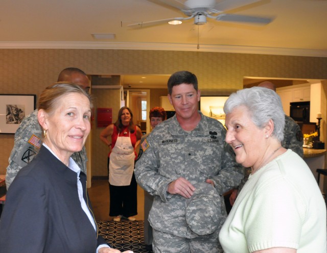 NSSC commander visits Fisher House