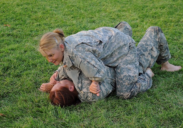 Oregon Army National Guard Military Police train for mobilization