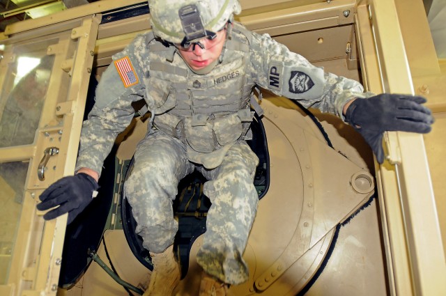 Oregon Army National Guard Military Police train for mobilization