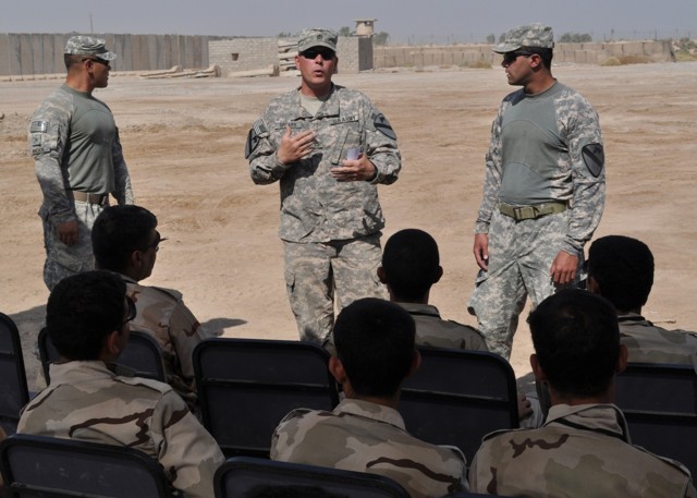 Iraqi Soldiers learn about mortar techniques