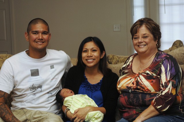 911 dispatcher helps Fort Bragg Soldier deliver baby over the phone