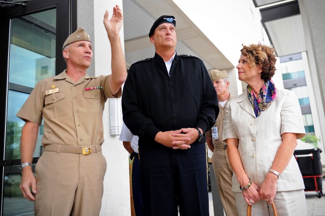 Odierno visits wounded warriors at Walter Reed National Military Medical Center