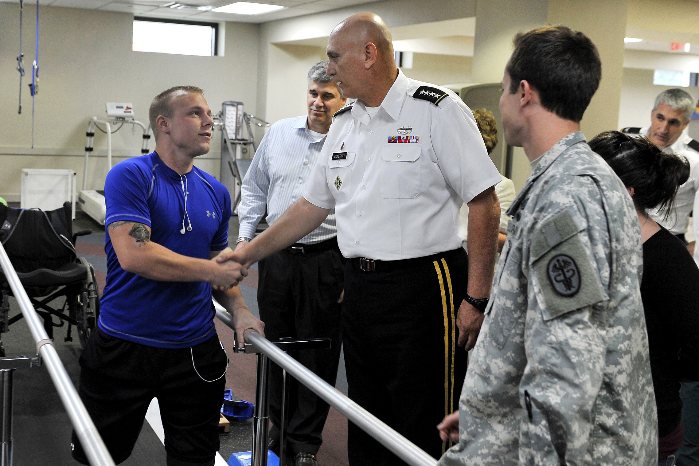 Odierno Visits Wounded Warriors At Walter Reed National Military ...