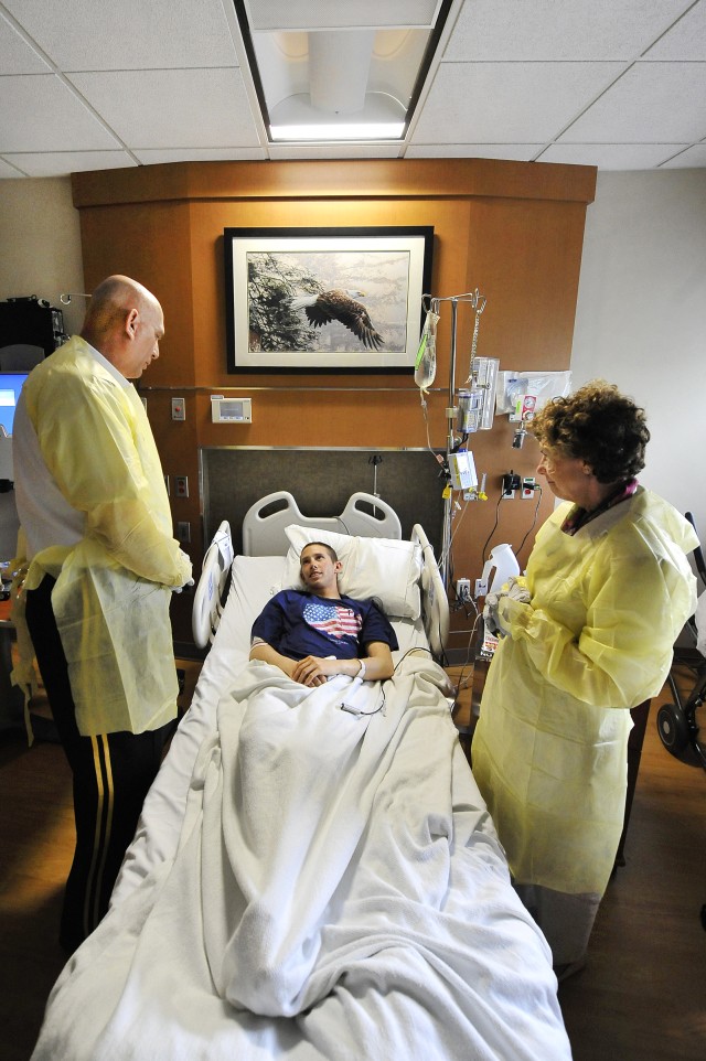 Odierno visits wounded warriors at Walter Reed National Military Medical Center