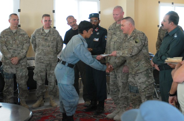 Afghan police hold graduation