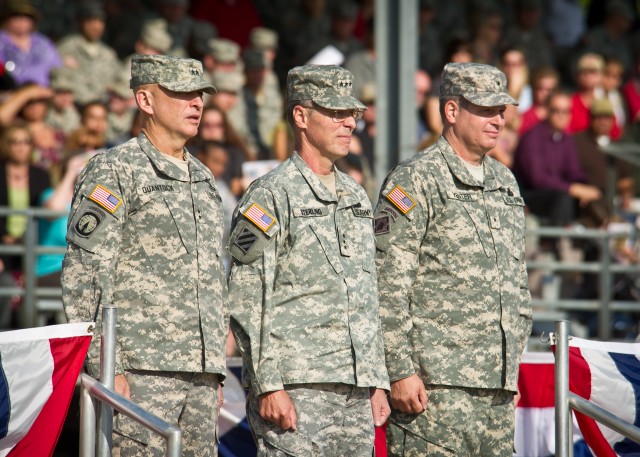 Fort Leonard Wood gives heartfelt farewell, welcomes new commanding general